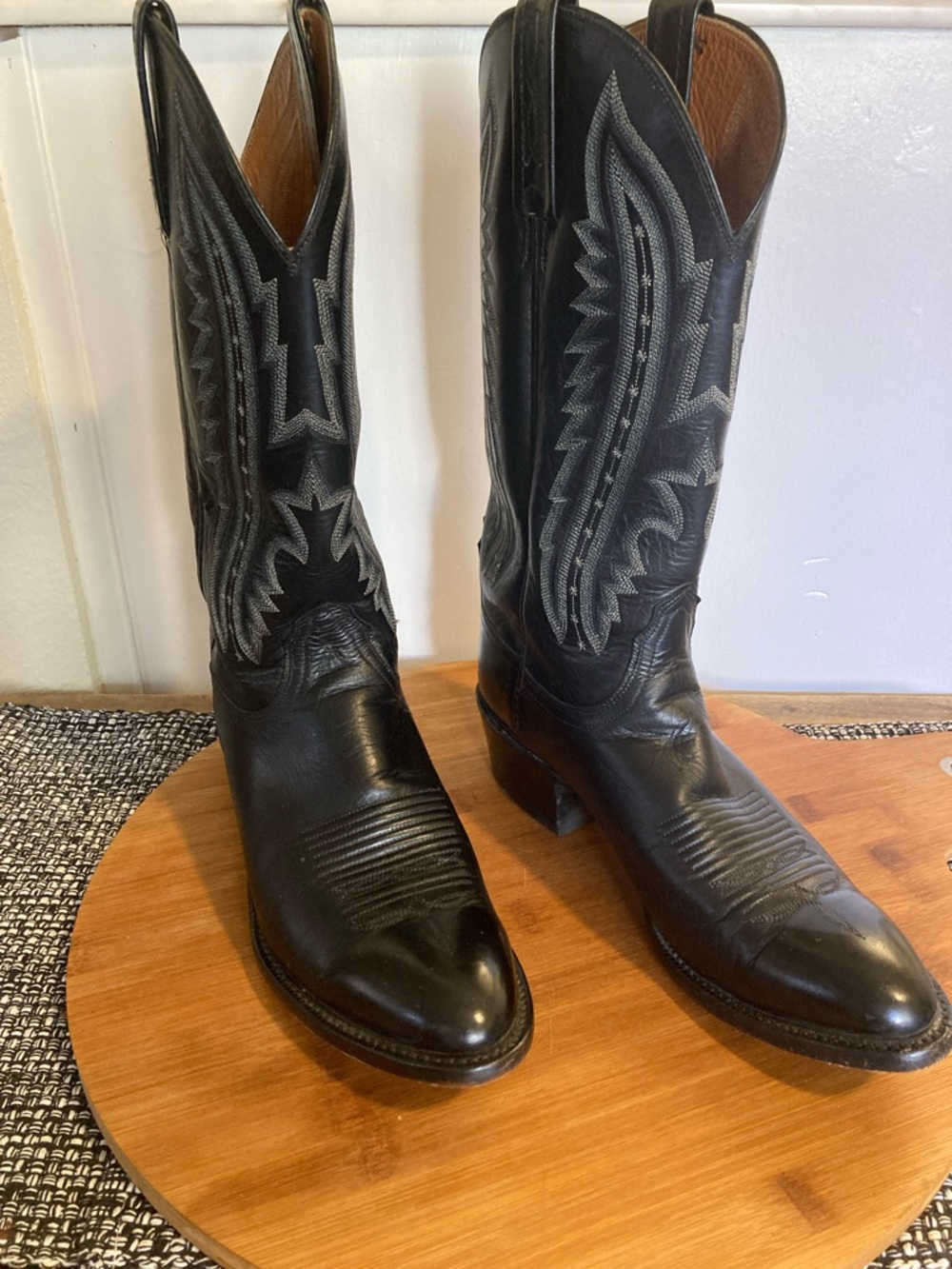 Lucchese women’s leather cowboy boot. - Picture 2 of 7